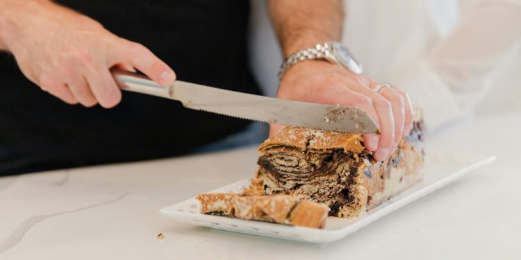 Cozonac și babka: sărbătorile devenite obișnuințe de consum