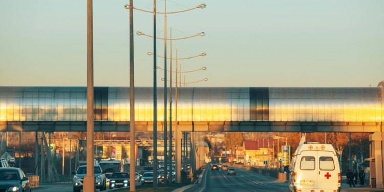 USR depune proiect pentru reglementarea culoarului de salvare în trafic