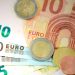 Leul se depreciază în context politic, euro atingând un nou record