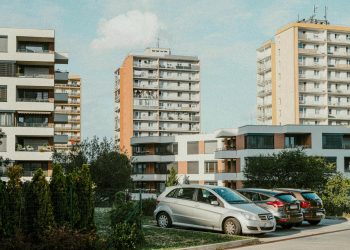 Românii își setează prioritățile la locuințe: parcare, animale de companie și centrala proprie în top filtre