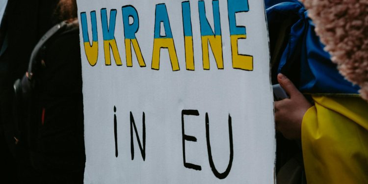 Ucraina extinde lista țărilor pentru dublă cetățenie, România inclusă