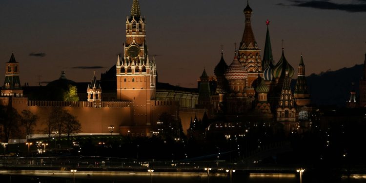 Kremlinul salută discuțiile despre relansarea dialogului cu Rusia, dar nu vrea un anumit negociator UE