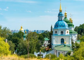 Rusia lansează rachete către vestul Ucrainei; explozii și în Kiev