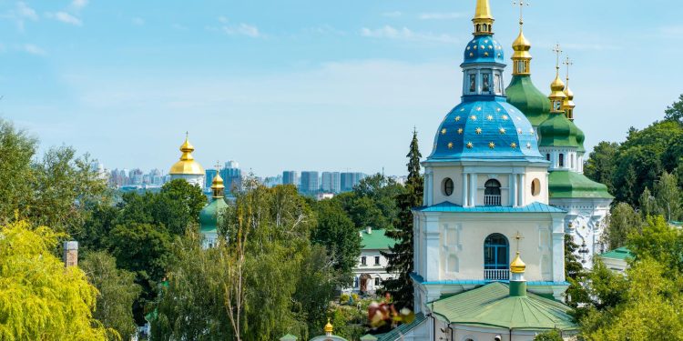 Rusia lansează rachete către vestul Ucrainei; explozii și în Kiev