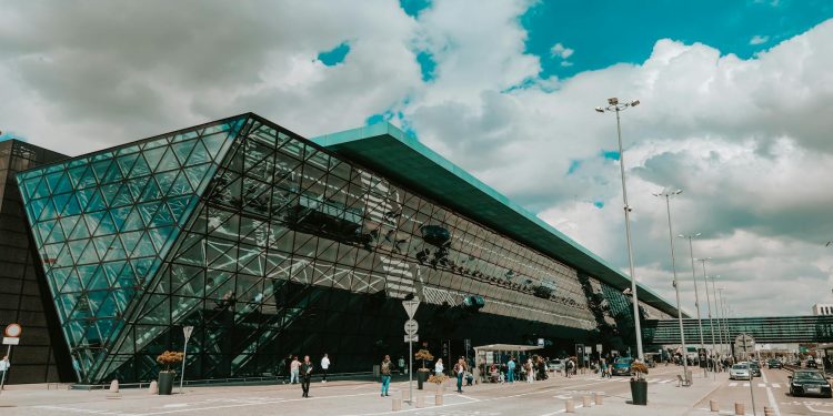 Aeroporturi București înregistrează creștere de 20% a profitului în primul trimestru