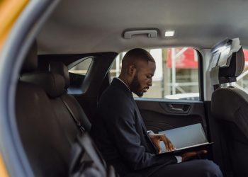 Antreprenorii aleg din ce în ce mai des mașini electrice sau plug-in hybrid pentru afaceri