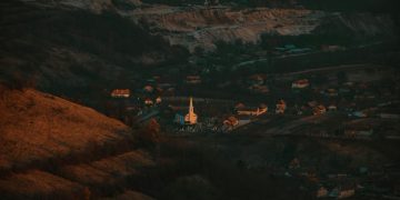 Astor Enerji începe un proiect solar de 75 MW la Alba Iulia în parteneriat cu Enexus