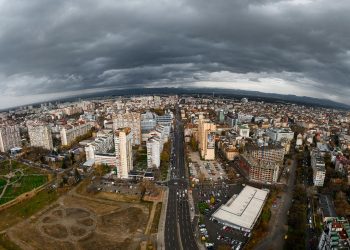 Vremea se schimbă drastic: avertisment pentru furtuni și grindină în toată țara
