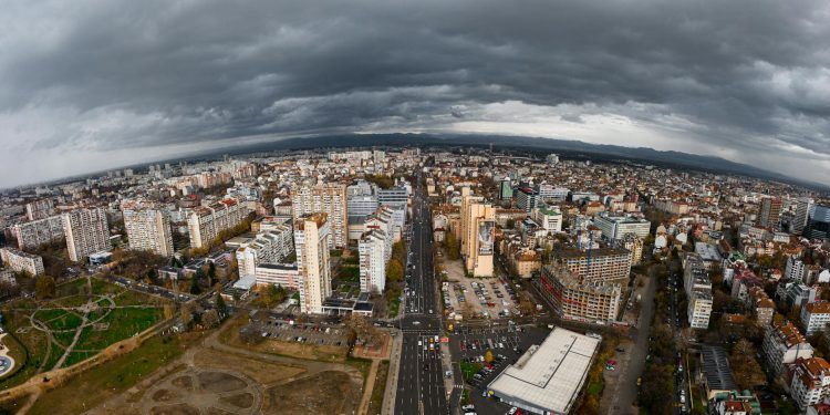 Vremea se schimbă drastic: avertisment pentru furtuni și grindină în toată țara