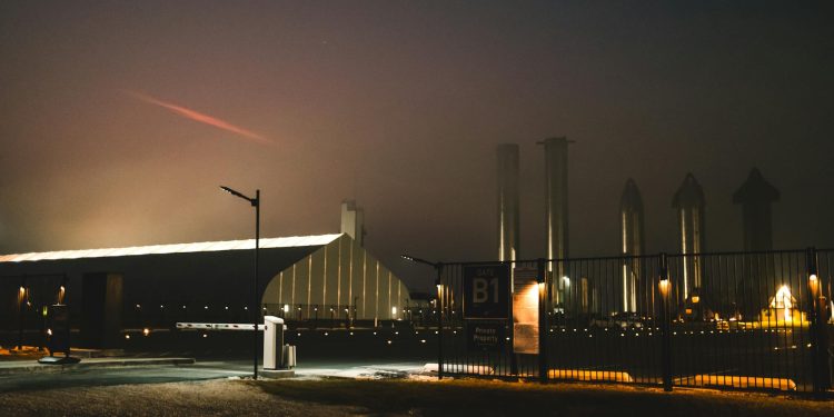 SpaceX accelerează lansarea pe bursă cu listare la Nasdaq