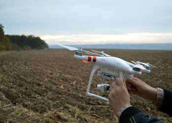 O dronă se prăbușește într-un câmp din Suceava; autoritățile cercetează proveniența