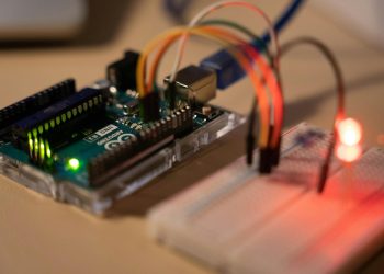 Startup-urile românești pot primi hardware și mentorat în programul Infineon-LMT IoT pentru IoT cu Edge AI