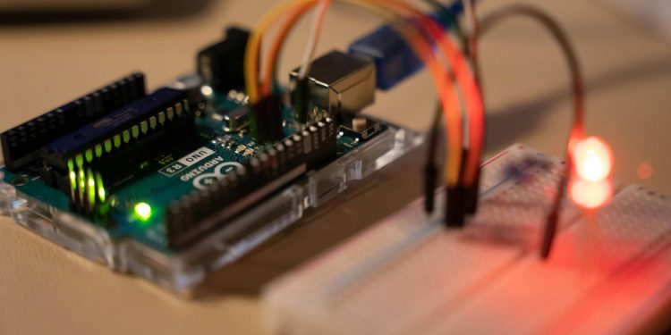Startup-urile românești pot primi hardware și mentorat în programul Infineon-LMT IoT pentru IoT cu Edge AI