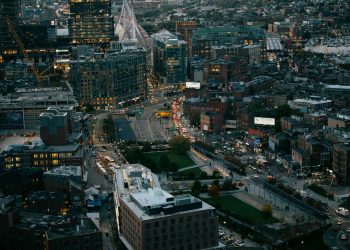 Studiu Harvard arată că AI poate sprijini trierea în urgențe, cu rezultate superioare medicilor în teste