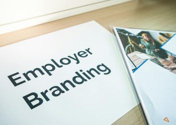 Avertisment despre marketingul cu AI: creșterea volumului poate eroda relațiile cu brandul