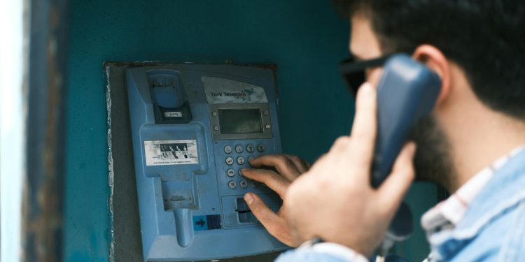 Atenție la fraudele telefonice care pretind a reprezenta ANAF pentru rambursări