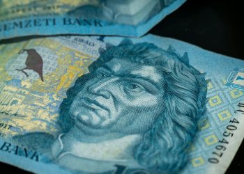 Guvernul Bolojan a retras propuneri privind majorări salariale la două regii ale BNR