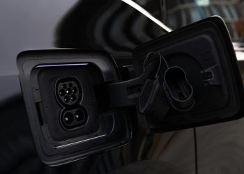 Stellantis promite 11 utilitare noi până în 2030, cu focoare pe hibride