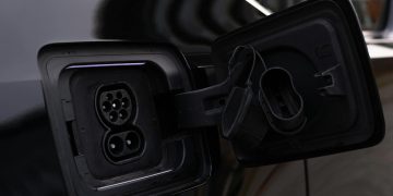 Stellantis promite 11 utilitare noi până în 2030, cu focoare pe hibride