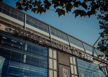 BVB în ușoară scădere a indicilor în sesiune