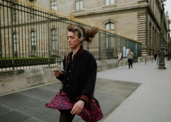 Cozi masive și intervenții ale poliției la lansarea ceasurilor Swatch Royal Pop