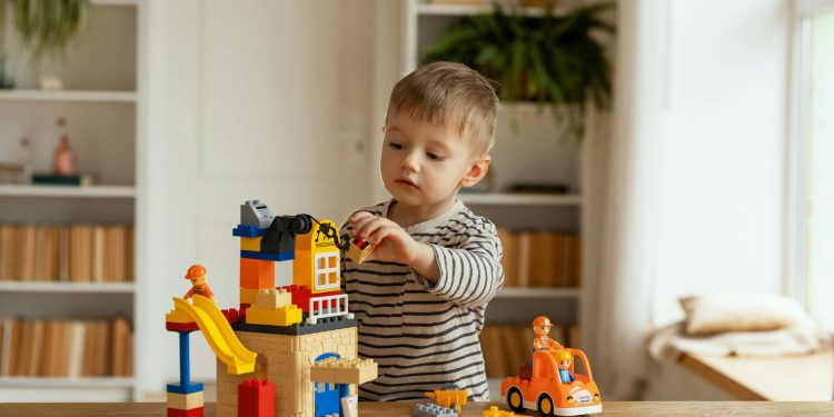 Un copil din România ajunge în finala Românii au talent cu o lucrare LEGO dedicată Nadiei Comăneci