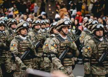 Ucraina anunță reforme în armata sa, cu salarii majorate pentru militarii de pe front și demobilizări etapizate