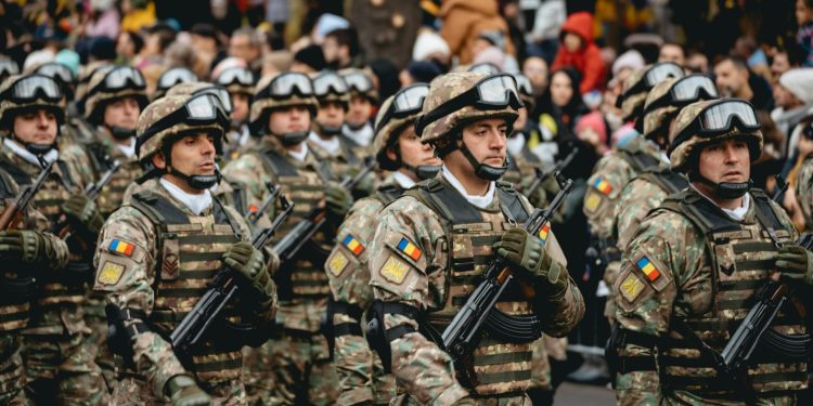 Ucraina anunță reforme în armata sa, cu salarii majorate pentru militarii de pe front și demobilizări etapizate