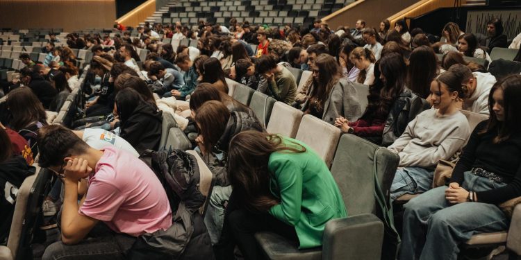 Primarul Oradea cere susținere pentru premierul Ilie Bolojan într-o adunare publică