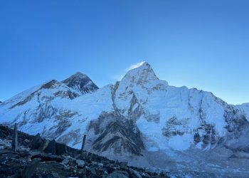 Nepal emite un număr record de permise pentru Everest