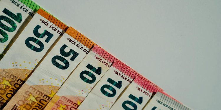 BCE ar putea majora dobânzile în iunie dacă inflația nu scade