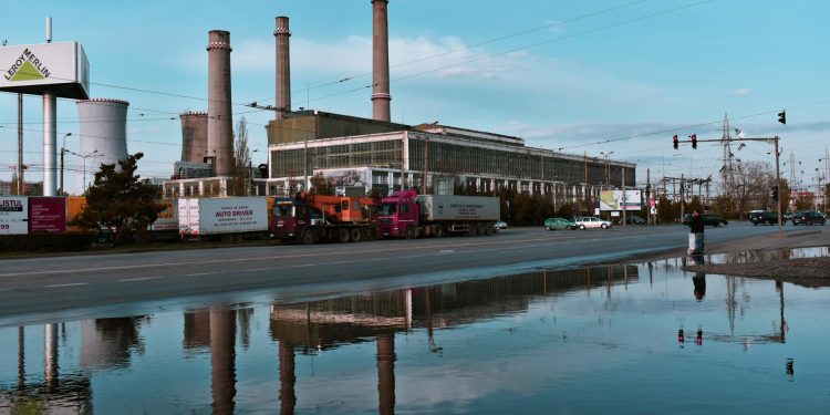 Industria românească în scădere de 2,1% în T1 2026