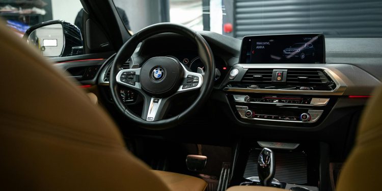 BMW lansează iX3 40: motor electric de 320 CP, autonomie 637 km