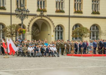 Polonia avertizează: NATO în pragul disoluției, avertisment de la premierul Tusk