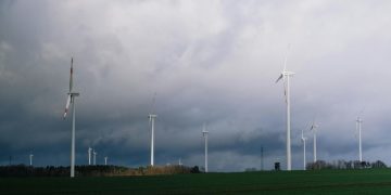 Cea mai înaltă turbină eoliană din lume apare în estul Germaniei, în contextul criticilor extremiste