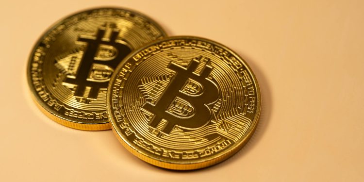 Bitcoin se apropie de 80.000 de dolari în aprilie 2026, piața cripto crește peste 8%
