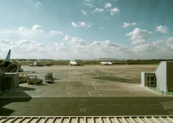 Drona provoacă suspendarea zborurilor la al doilea cel mai aglomerat aeroport din Germania
