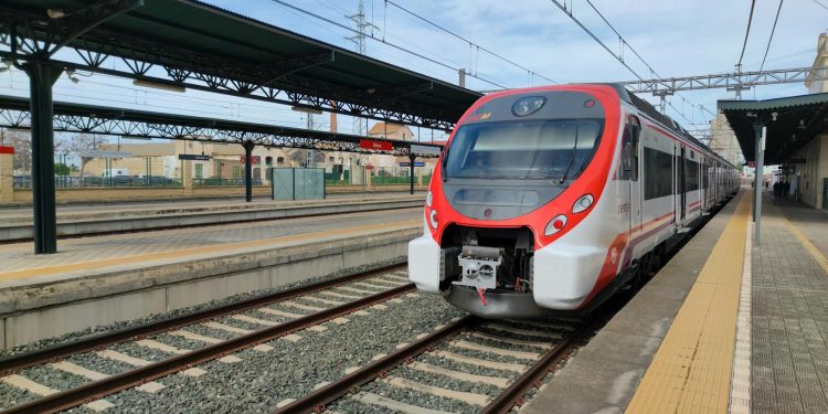 Explozie la un tren de navetişti în Quetta, 29 decese şi peste 100 răniţi