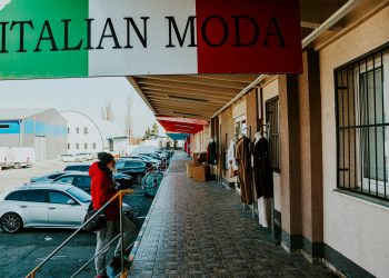 UE caută orașe-capitate pentru micii comercianți în cadrul ediției a doua a Capitalele Europene ale micilor magazine