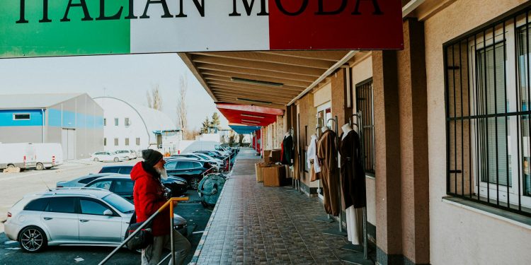 UE caută orașe-capitate pentru micii comercianți în cadrul ediției a doua a Capitalele Europene ale micilor magazine