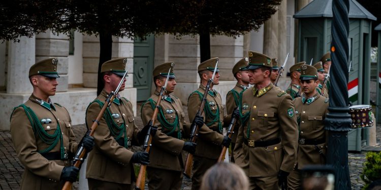 Militantă din Baader-Meinhof condamnată în Germania la 13 ani de închisoare