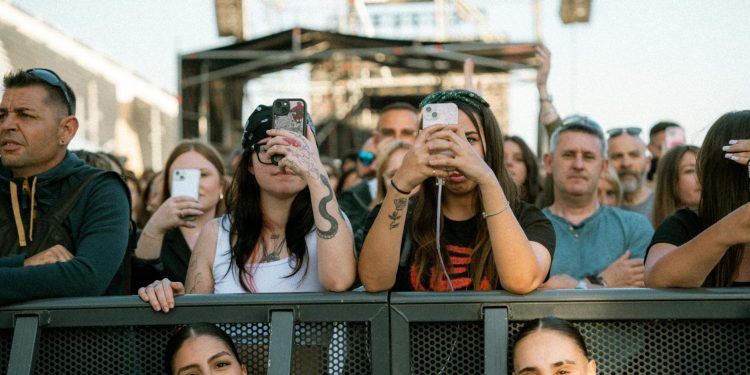Metallica emoționează Bucureștiul prin mesajul său către români