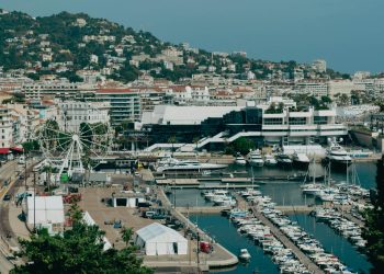 Bolojan îl felicită pe Mungiu pentru Palme d’Or la Cannes