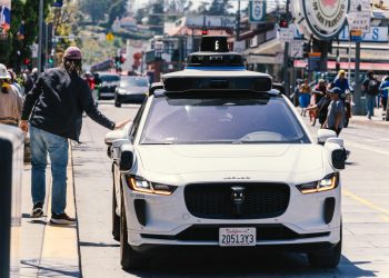 California introduce sancțiuni pentru mașinile fără șofer care încalcă legea