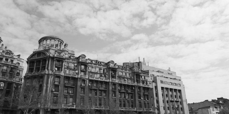 București urmează piste pietonale în centrul orașului, cu trafic mutat în subteran la Calea Victoriei