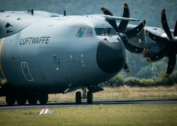 Militari români antrenați împotriva dronelor: imagini NATO publicate