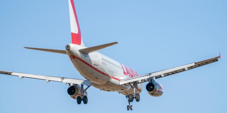 OMS identifică pasagerii unui avion legați de decesul în Africa al unei turiiste infectate cu hantavirus