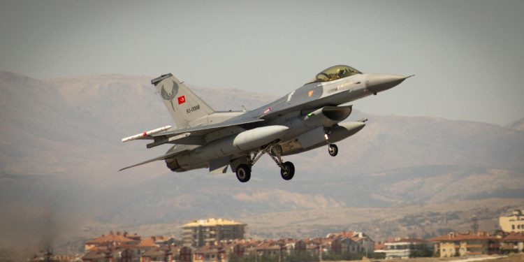 Două F-16 au decolat de la Fetești după detectarea unei drone în spațiul românesc