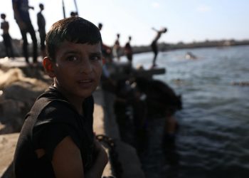 Focuri doar asupra flotilei umanitare spre Gaza, susțin organizatorii; Israelul spune că nu a folosit muniție reală