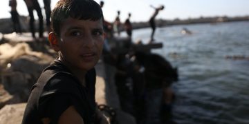 Focuri doar asupra flotilei umanitare spre Gaza, susțin organizatorii; Israelul spune că nu a folosit muniție reală